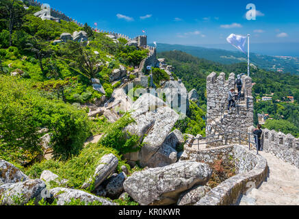 Die maurische Burg auf einem Sommermorgen, Sintra, Portugal. Stockfoto