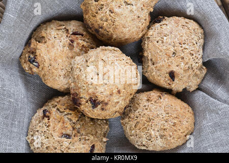 Hausgemachte Dinkel und Cranberry Brötchen. Stockfoto