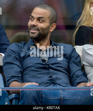 FLUSHING NY-SEPTEMBER 08: Tony Parker, an der Mens Singles Finale Tag 15 der 2014 US Open am USTA Billie Jean King National Tennis Center am 8. September 2014 in der Nähe der Queens Borough von New York City People: Tony Parker Stockfoto