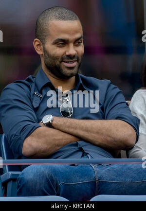 FLUSHING NY-SEPTEMBER 08: Tony Parker, an der Mens Singles Finale Tag 15 der 2014 US Open am USTA Billie Jean King National Tennis Center am 8. September 2014 in der Nähe der Queens Borough von New York City People: Tony Parker Stockfoto