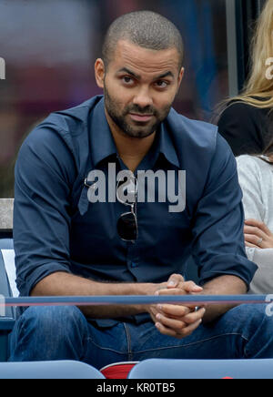 FLUSHING NY-SEPTEMBER 08: Tony Parker, an der Mens Singles Finale Tag 15 der 2014 US Open am USTA Billie Jean King National Tennis Center am 8. September 2014 in der Nähe der Queens Borough von New York City People: Tony Parker Stockfoto