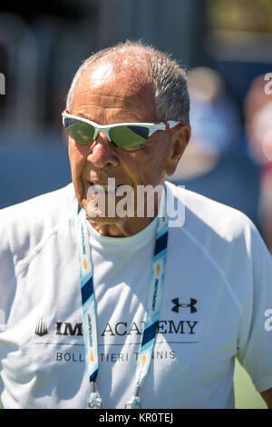 FLUSHING NY - 28. August: Nick Bollettieri ist Tag vier der 2014 US Open am USTA Billie Jean King National Tennis Center gesichtet am 28. August 2014 in der Nähe der Queens Borough von New York City. Personen: Nick Bollettieri Stockfoto