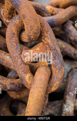 Rostigem Eisen Ketten im Detail Stockfoto