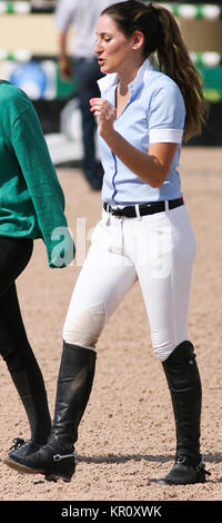 WELLINGTON, FL - 26. Januar: Jessica Springsteen l participtaes in der FTI Winter Equestrian Festival im Palm Beach International Equestrian Center am 26. Januar 2014 in Wellington, Florida Personen: Jessica Springsteen Stockfoto