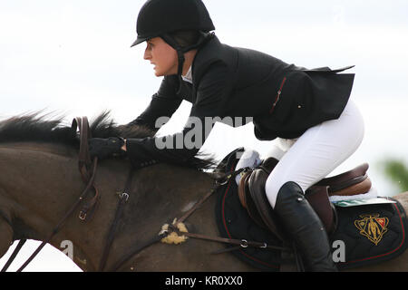 WELLINGTON, FL - 26. Januar: Jessica Springsteen l participtaes in der FTI Winter Equestrian Festival im Palm Beach International Equestrian Center am 26. Januar 2014 in Wellington, Florida Personen: Jessica Springsteen Stockfoto