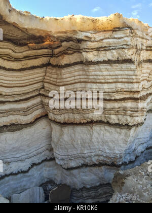 Geschichtete Sand und Salz des Toten Meeres closeup Stockfoto