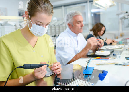 Beschäftigt Zahnarzt mit einem Patienten Stockfoto