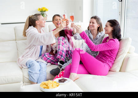 Meine Damen feiern. Stockfoto