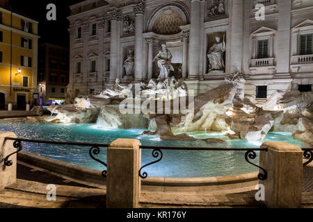 Fontana di Trevi Brunnen bei Nacht Rom Italien Stockfoto