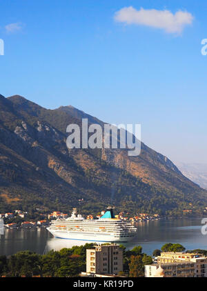 Cruise Liner in Montenegro Stockfoto