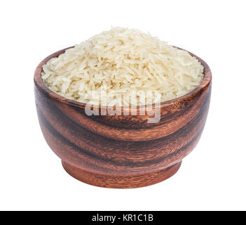 Parboiled Reis in eine hölzerne Schüssel auf weißem Hintergrund Stockfoto