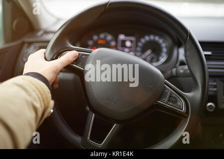 Über die Tasten Auto Rad hautnah. Wenn die Taste auf dem Lenkrad Stockfoto