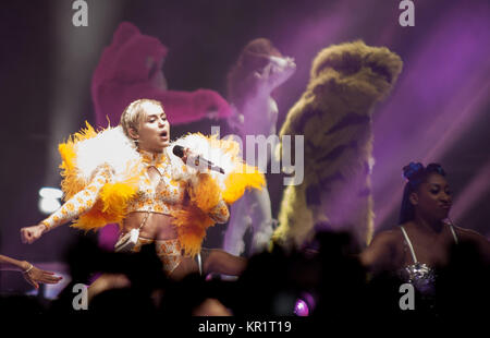 SYDNEY, AUSTRALIEN - 17. Oktober: Miley Cyrus führt Ihr Bangerz Tour live at Allphones Arena am 17. Oktober in Sydney, Australien 2014. Personen: Miley Cyrus Getriebe Ref: AU 44 Stockfoto