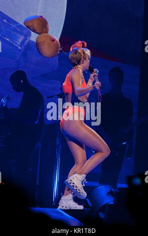 SYDNEY, AUSTRALIEN - 17. Oktober: Miley Cyrus führt Ihr Bangerz Tour live at Allphones Arena am 17. Oktober in Sydney, Australien 2014. Personen: Miley Cyrus Getriebe Ref: AU 44 Stockfoto