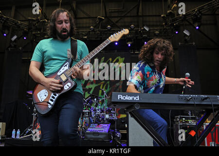 BOCA RATON - 15. August: Alice Katz und Sam Martin von Youngblood Hawke an der Mizner Park Amphitheater am 15 August, 2014 in West Palm Beach, Florida Personen: Simon Katz, San Martin Stockfoto