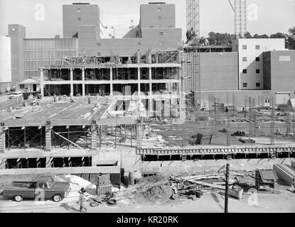 Labor Ergänzungen E und D im Bau Roybal Campus, Clifton Road, im Jahre 1964 (nach Nordosten), 1964. Tier hinaus E, im Vordergrund. Labor hinaus D, Hintergrund. Labs fügte vier Jahre nach CDC-Zentrale in Clifton Road, Atlanta Georgia verlegt wurde. Mit freundlicher CDC. Stockfoto