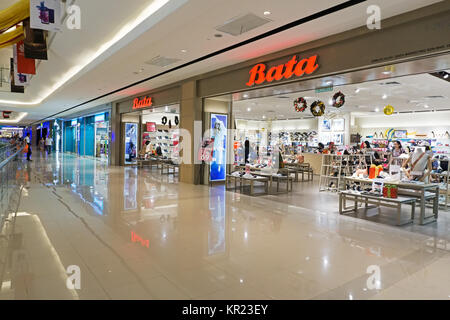 Kota Kinabalu, Malaysia - 14. Dezember 2017 - Bata in Imago Mall, Bata ist global Schuhe und Mode Zubehör Hersteller und Einzelhändler, headq Stockfoto