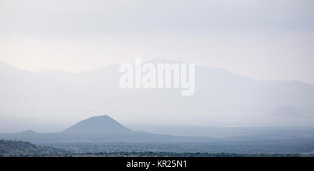 Panoramablick auf den Ausläufern, kühlen Ton, Lewa Wildlife Conservancy, Meru, Kenia Stockfoto