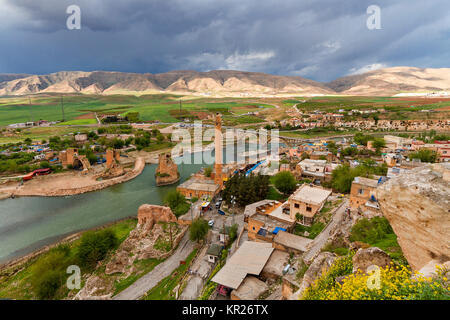 Antike Stadt Hasankeyf in der Türkei. Die Stadt wird unter dem Wasser des Stausees der Talsperre gehen im Bau auf dem Fluss Tigris. Stockfoto