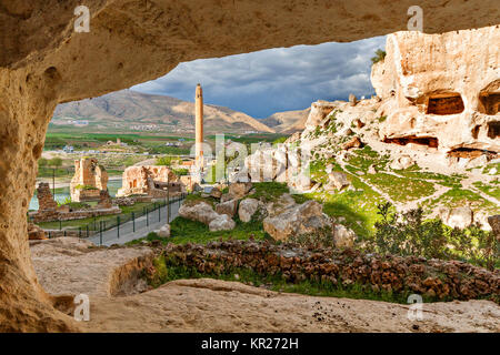 Antike Stadt Hasankeyf in der Türkei. Die Stadt wird unter dem Wasser des Stausees der Talsperre gehen im Bau auf dem Fluss Tigris. Stockfoto