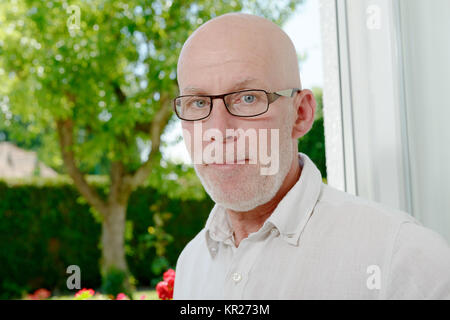 Porträt von einem Mann mittleren Alters Stockfoto