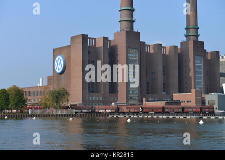 Heizleistung die Nord/Süd, Beförderung, Wolfsburg, Niedersachsen, Deutschland, Heizkraftwerk Nord/Süd, Volkswagenwerk, Niedersachsen, Stockfoto