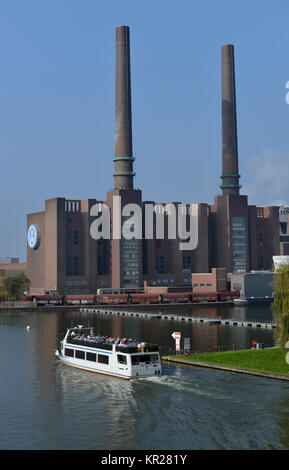 Heizleistung die Nord/Süd, Beförderung, Wolfsburg, Niedersachsen, Deutschland, Heizkraftwerk Nord/Süd, Volkswagenwerk, Niedersachsen, Stockfoto