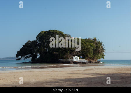 Haus auf einer kleinen Insel. Stockfoto