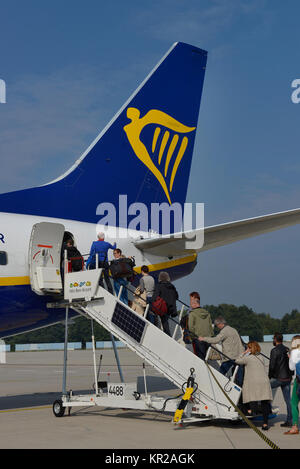 RyanAir Flugzeug, Flughafen Köln/Bonn, Nordrhein-Westfalen, Deutschland, RyanAir Flugzeug, Flughafen Koeln/Bonn, Nordrhein-Westfalen sind Stockfoto