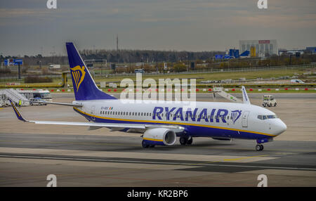 Ryan Air Flugzeug, Field Airport Schönheit, Brandenburg, Deutschland, Flughafen Schönefeld, Deutschland Stockfoto