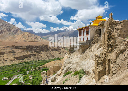 Schöne Ladakh Landschaft mit einem buddhistischen Kloster und grüne Tal in Mulbek, Jammu und Kaschmir, Indien Stockfoto