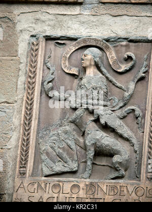 Arezzo - Wappen an der Fassade des Palazzo dei Priori Stockfoto