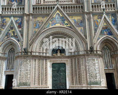 Main West Portal - Dom von Orvieto. Orvieto, Umbrien, Italien Stockfoto