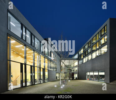 Universitätsbibliothek der Bauhaus-Universität, Nachtaufnahme, Weimar, Thüringen, Deutschland Stockfoto