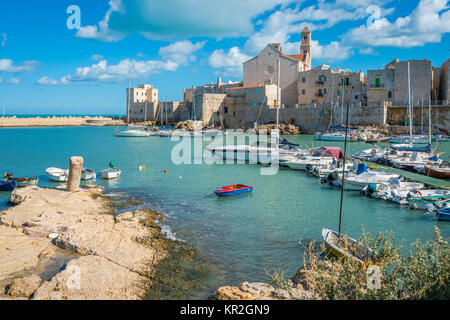 Alte Hafen von Vlissingen, Provinz Bari, Apulien, Süditalien. Stockfoto