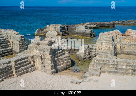Die besondere Felsformationen Calette di Torre Cintola, in der Nähe von Livorno, Provinz von Bari Stockfoto