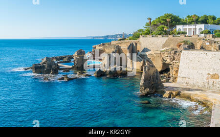 Panoramischer Anblick in Santa Cesarea Terme, Provinz Lecce, Apulien, Süditalien. Stockfoto