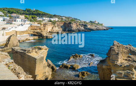 Panoramischer Anblick in Santa Cesarea Terme, Provinz Lecce, Apulien, Süditalien. Stockfoto