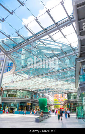 Glas im Dach über Kardinal Place Shopping Center in Victoria, London, Großbritannien Stockfoto