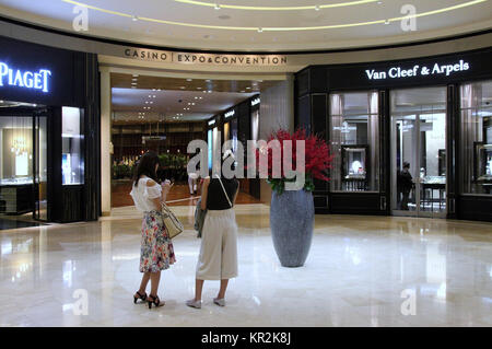 Die Geschï¿½te an der Marina Bay Sands Hotel in Singapur Stockfoto