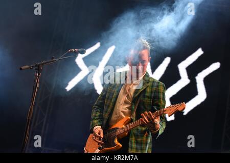 Die Slowakei, Trencin - Juli 6, 2017. Laurie Vincent von Sklaven, Englisch punk rock Duo, live bei Pohoda Open-Air-Musik und Arts Festival. Stockfoto