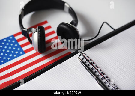 Das Erlernen von Fremdsprachen. Notepad für Einträge und eine Fahne. Lang Stockfoto