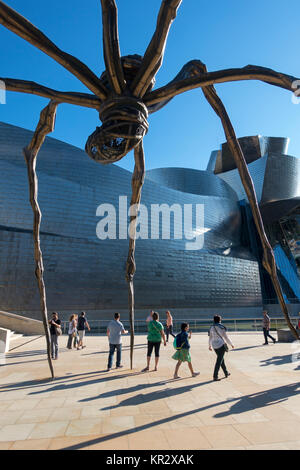 Riesige Spinnenskulptur.Titel: Maman (Mutter).Künstler: Louise Borgeois (1911-2010).Guggenheim Museum.Bilbao.Spanien Stockfoto