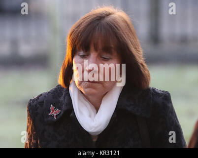 Clodagh Hawe Mutter Marias Coll kommt an Cavan Court House für die Untersuchung in den Tod der Hawe Familie letztes Jahr. Stockfoto