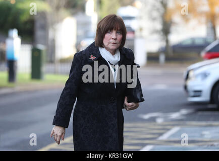 Clodagh Hawe Mutter Marias Coll kommt an Cavan Court House für die Untersuchung in den Tod der Hawe Familie letztes Jahr. Stockfoto