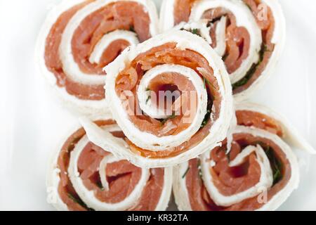 Würzig geräucherter Lachs Brötchen Stockfoto