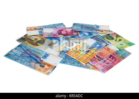 Haufen der Schweizer Franken Banknoten und Münzen auf weißem Hintergrund Stockfoto