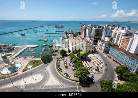 Blick auf den alten Hafen der Stadt Salvador de Bahia in Brasilien Stockfoto