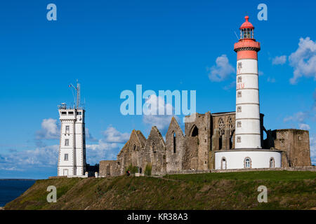 Pointe Saint-Mathieu mit Ruinen der Abbaye Saint-Mathieu de Fine-Terre (bretonisch: Lok Mazé) Bretagne (Bretagne), Frankreich Stockfoto