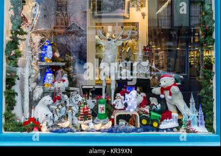 Schaufenster für Weihnachten in West Cork, Irland eingerichtet. Stockfoto